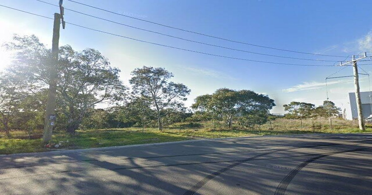 Honest Guide to Airport West (2026) — The Real Pros and Cons