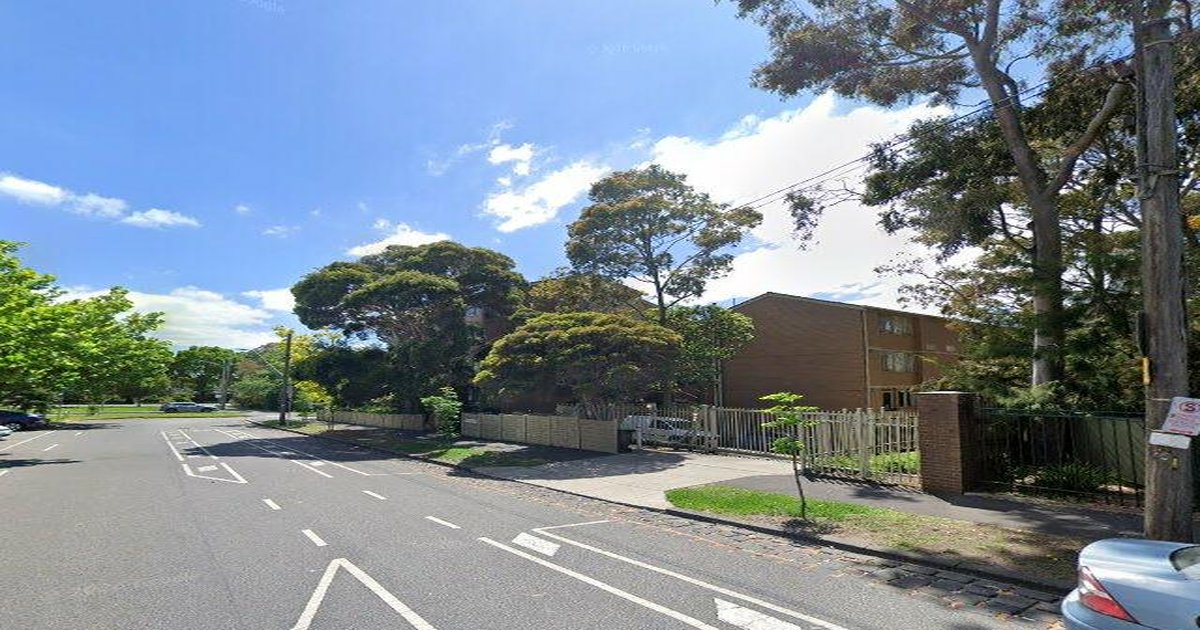 Moving to Carlton — Practical Guide 2026