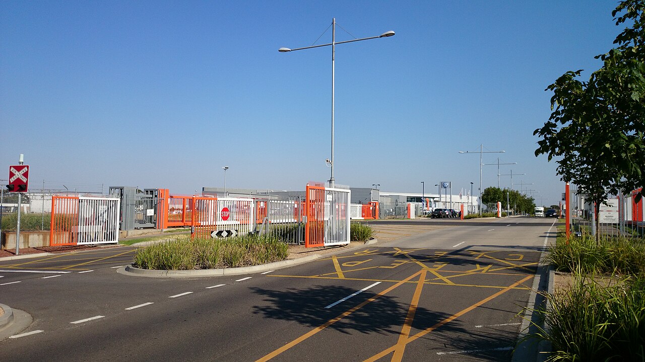 Aircraft crossing on Wirraway Road