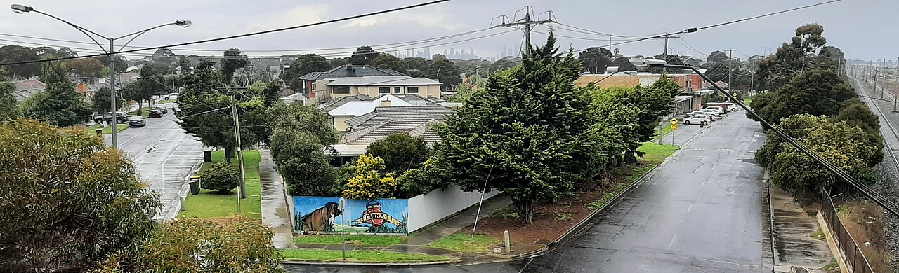 Houses and trees in Altona North