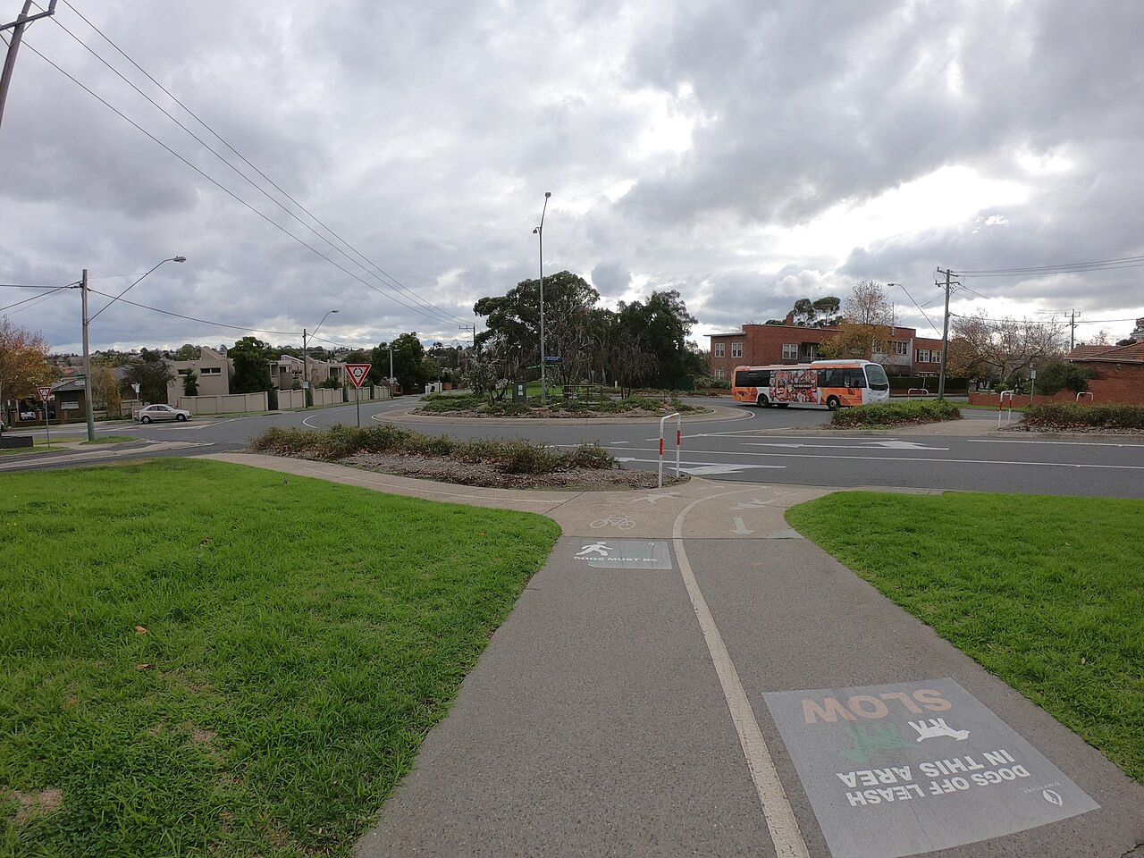 Belford Rd roundabout, East Kew, with a shared path through grass