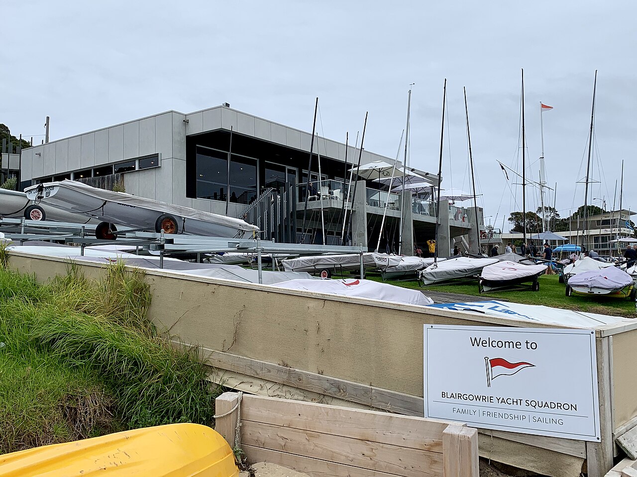 Blairgowrie Yacht Squadron clubhouse and boats