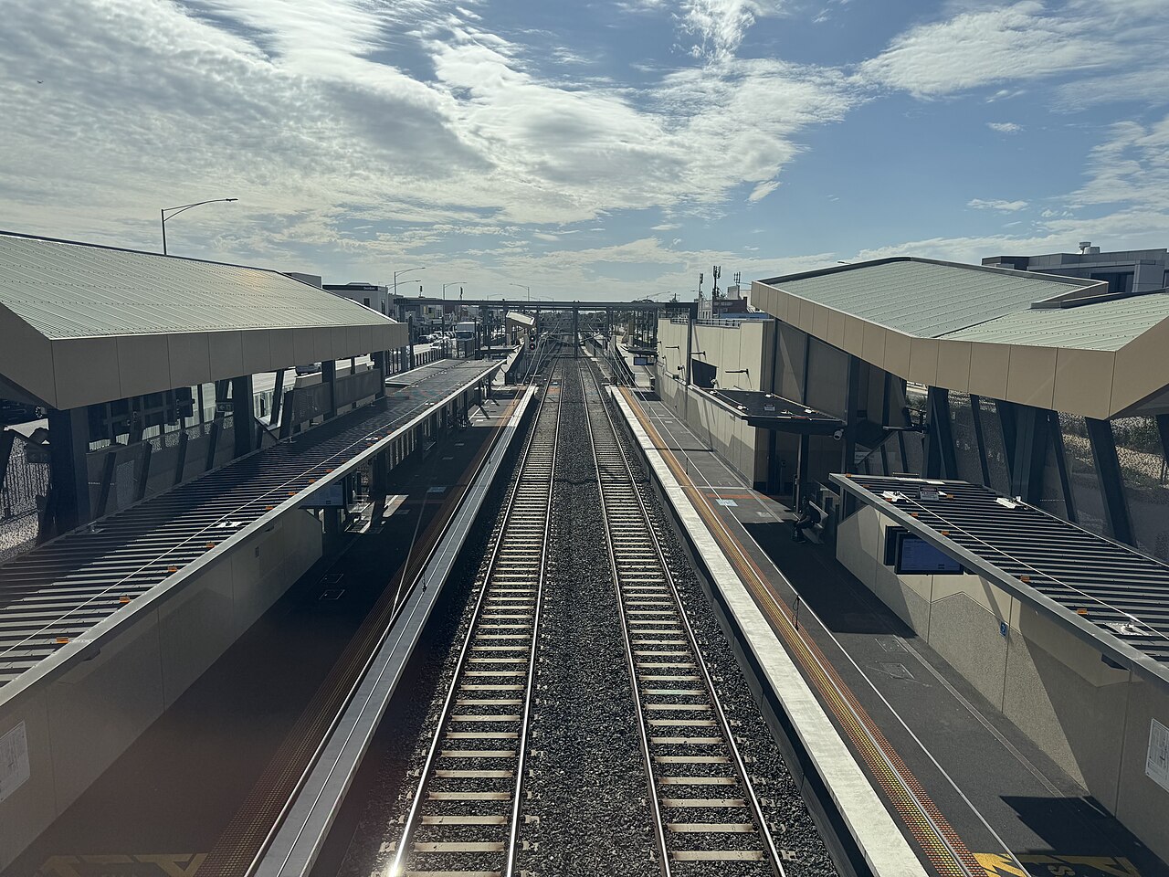 Platforms and tracks at Chelsea railway station seen from above