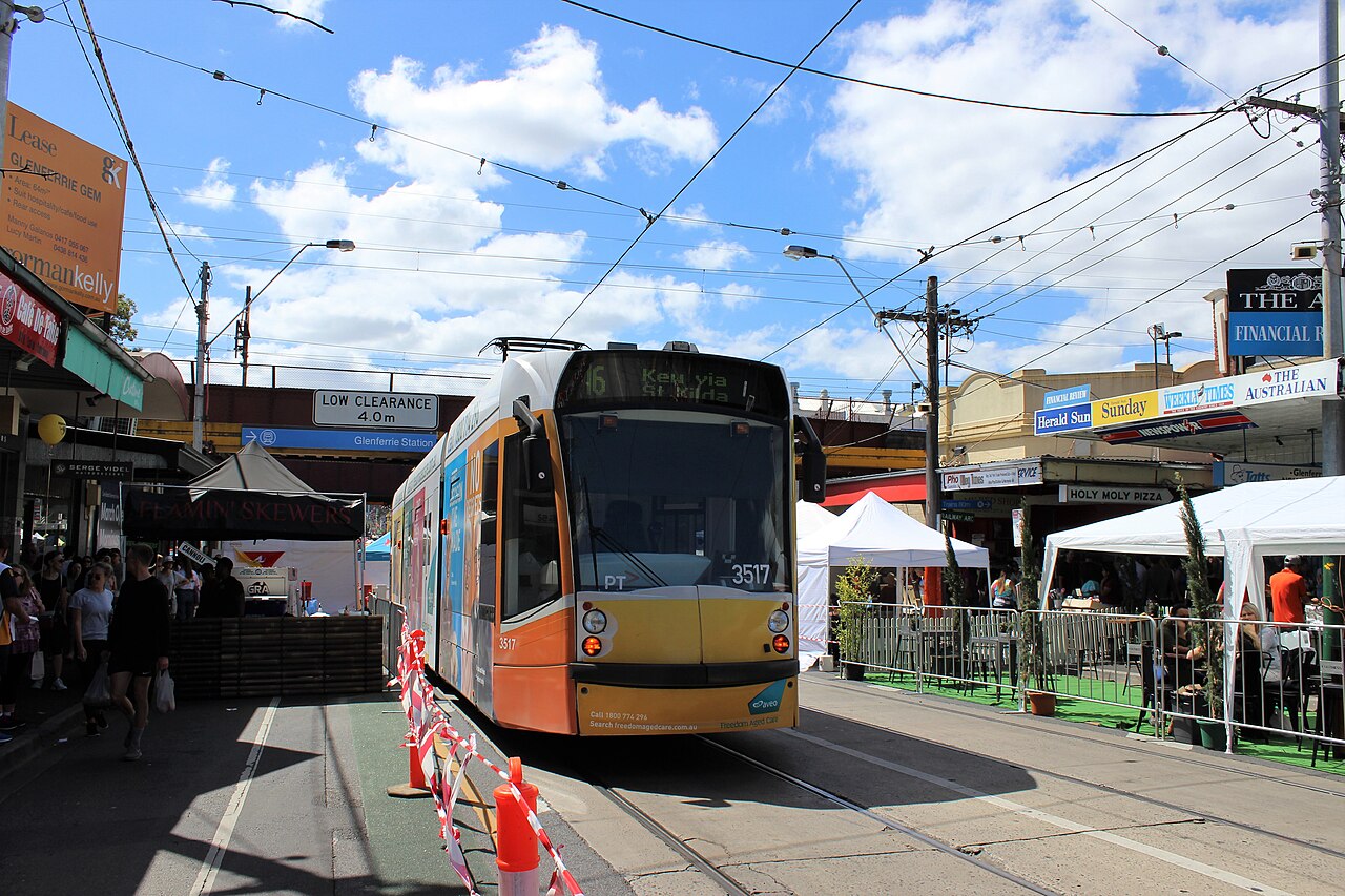 D1-class tram shunting on a busy shopping street
