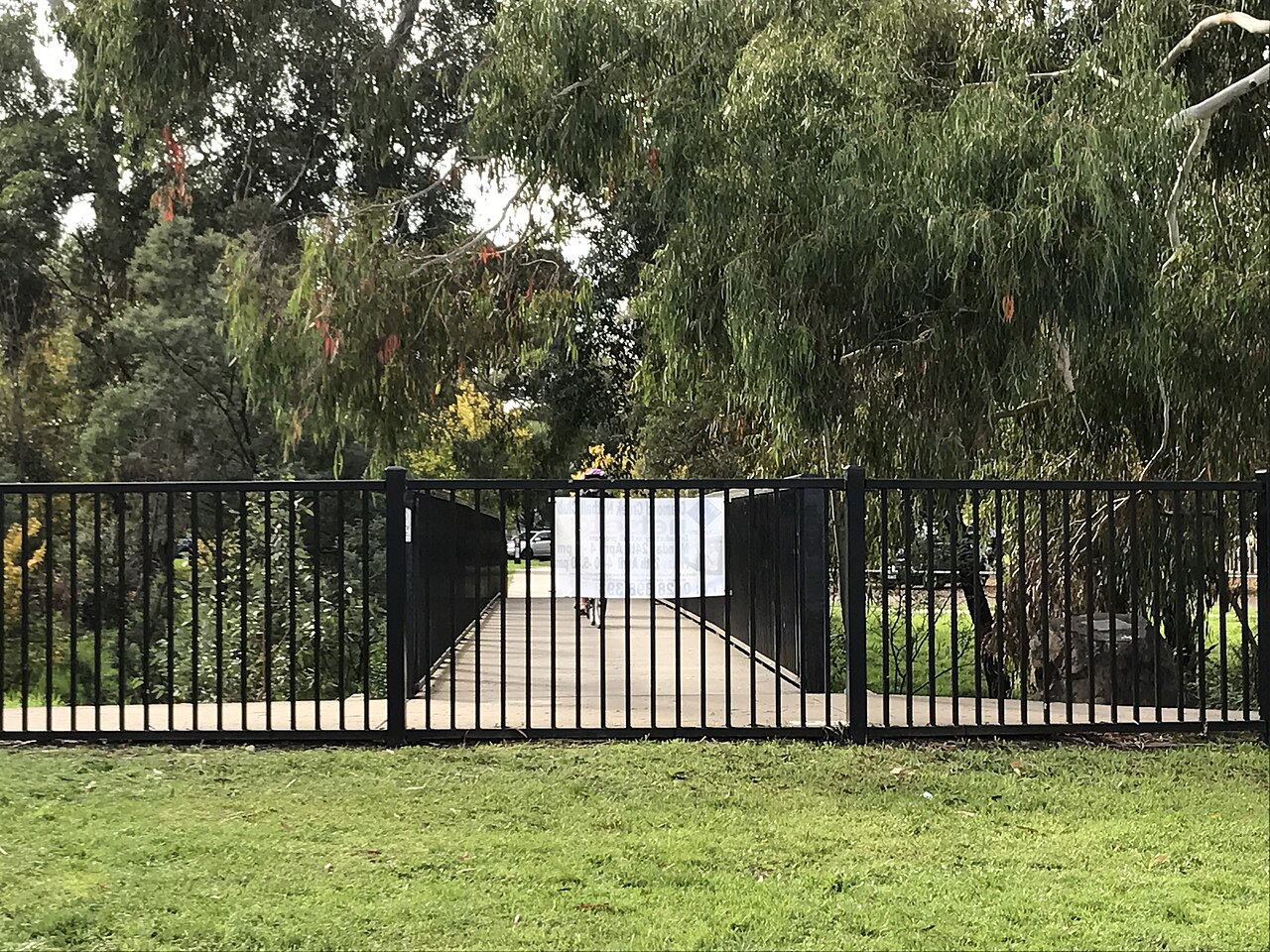 Diamond Creek Rotary pedestrian footbridge
