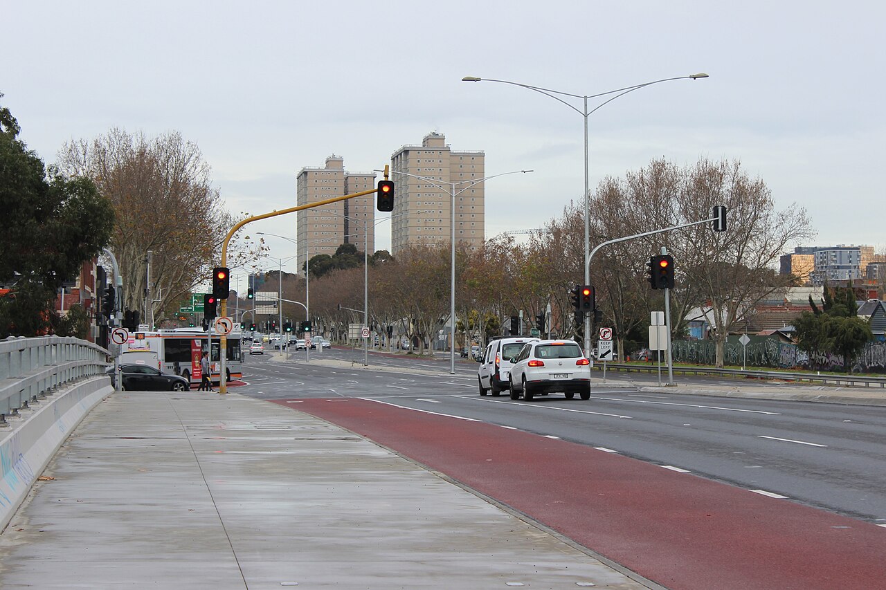 Hoddle Street at the bridge over the Eastern Freeway