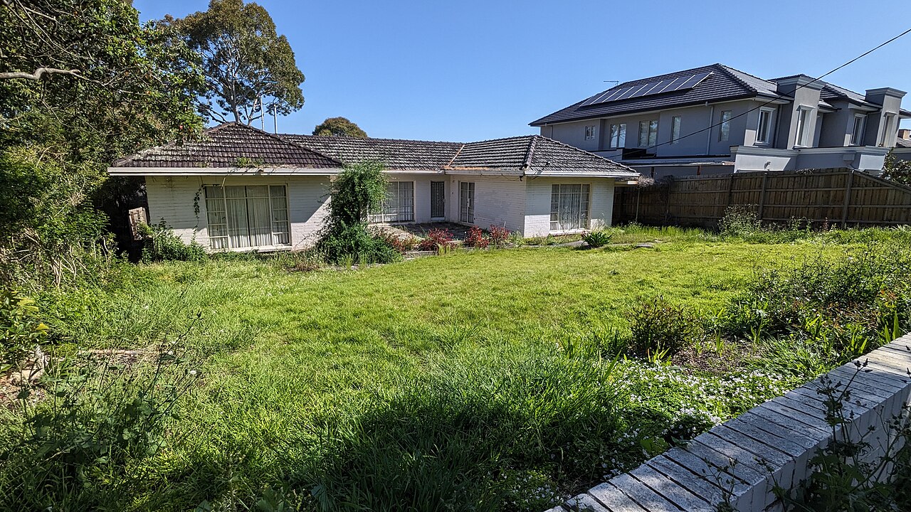 House at 88 Maud Street behind an overgrown garden