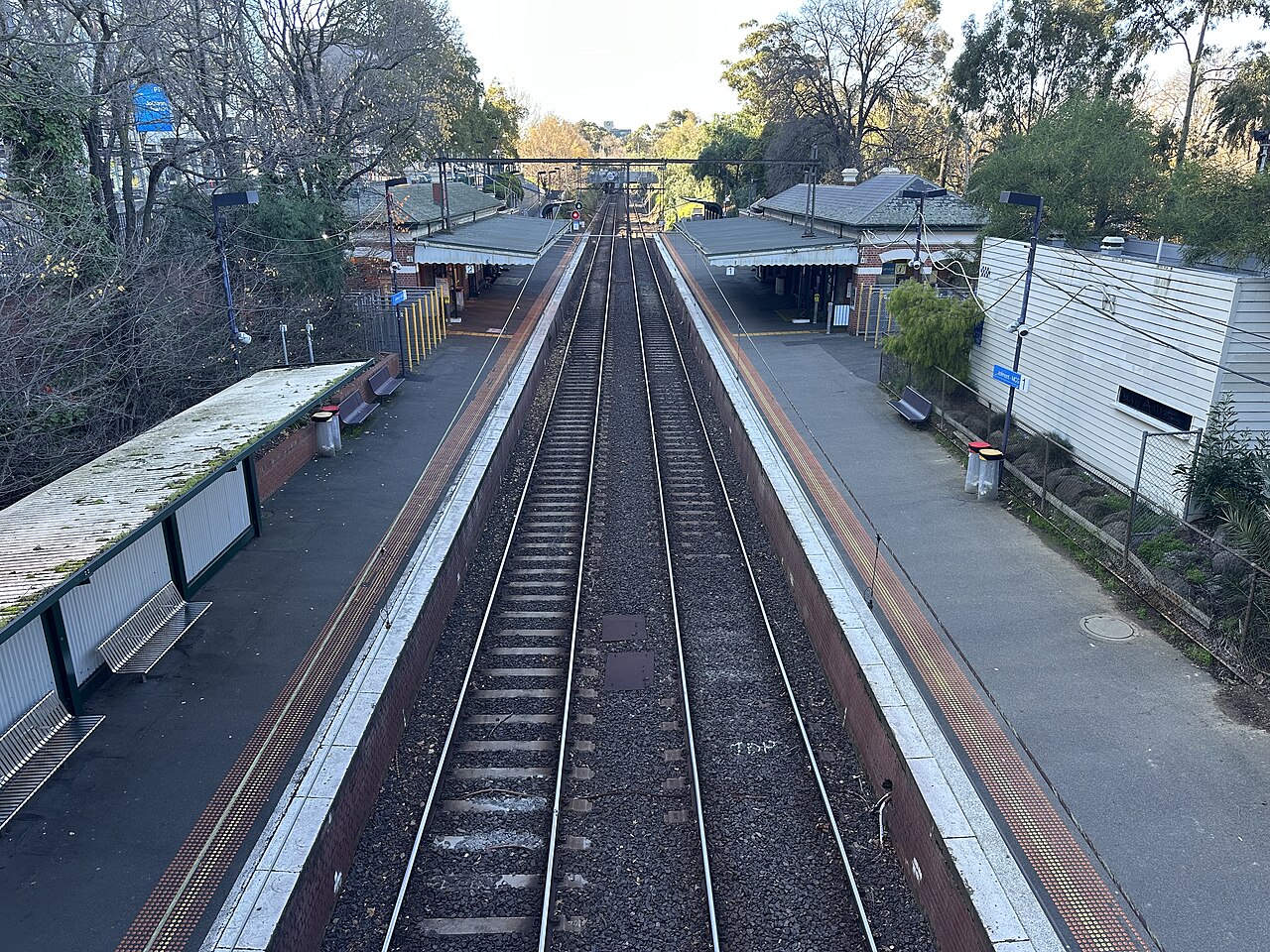 Platforms and tracks at Jolimont railway station