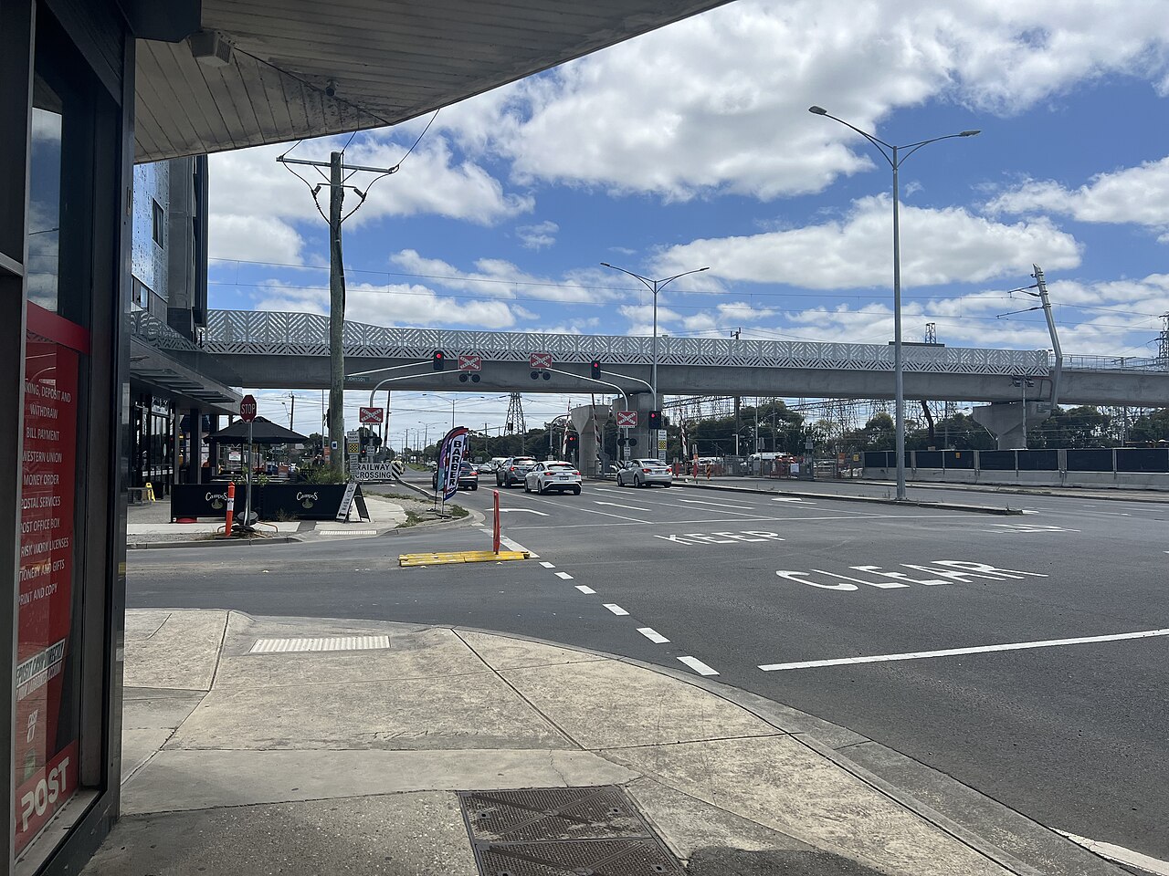Keon Parade intersection beside the elevated railway, Reservoir