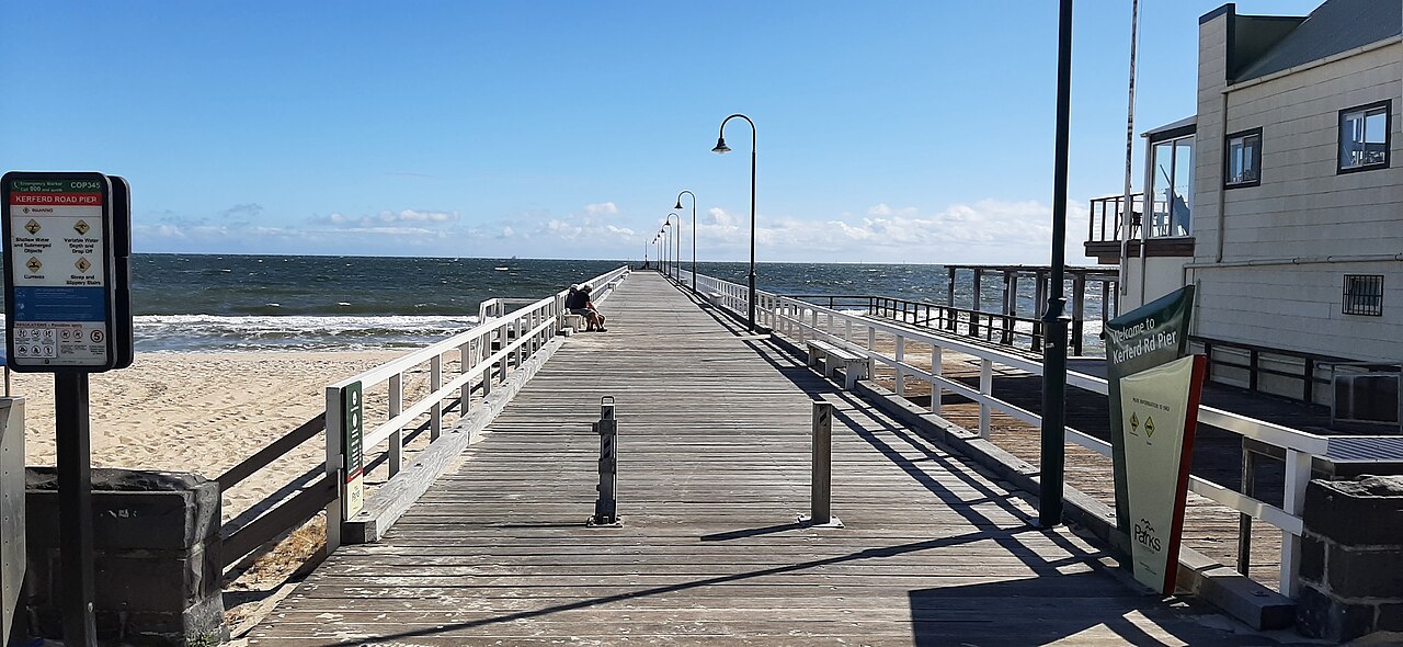 Kerferd Road Pier stretching out over the bay