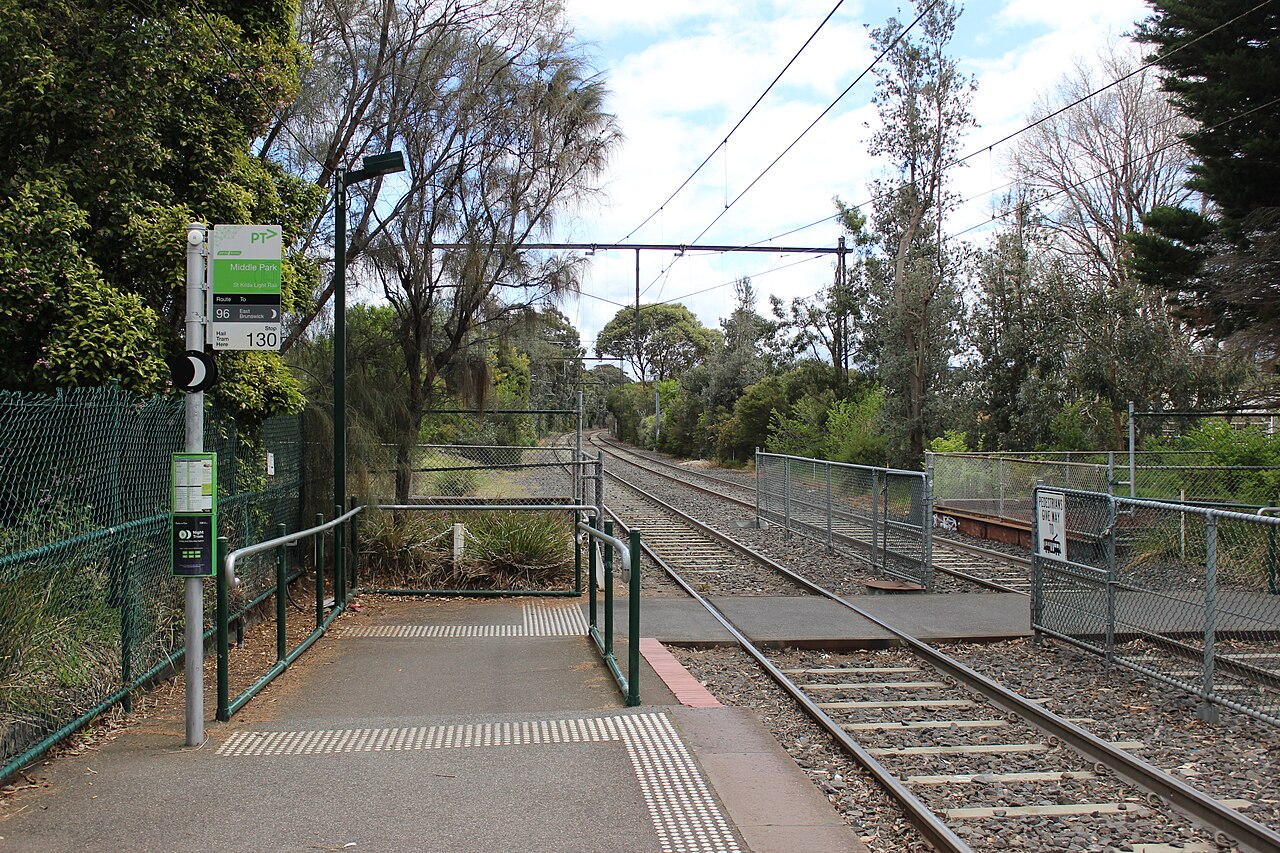 Level crossing at Middle Park tram stop