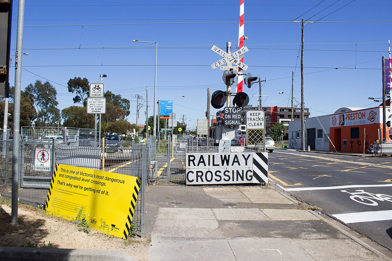 Level crossing on Murray Road