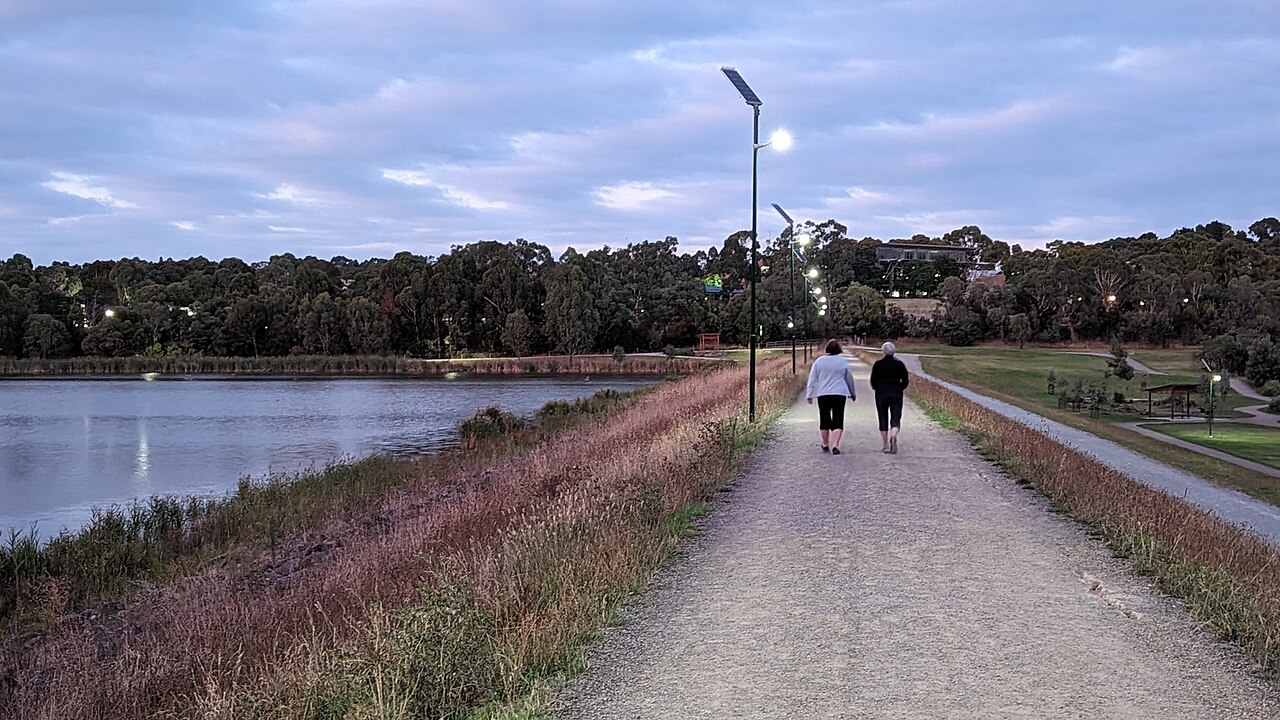 Walking path beside Lillydale Lake