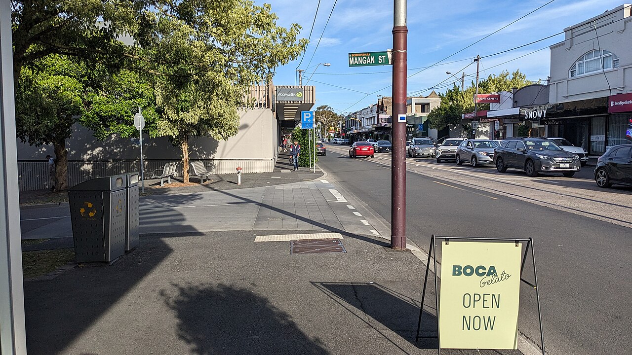 Looking east along Whitehorse Road