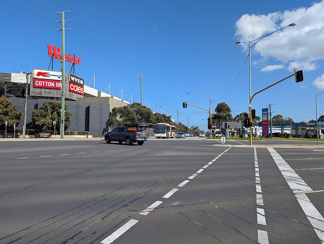 Looking west along Bay Road at an intersection