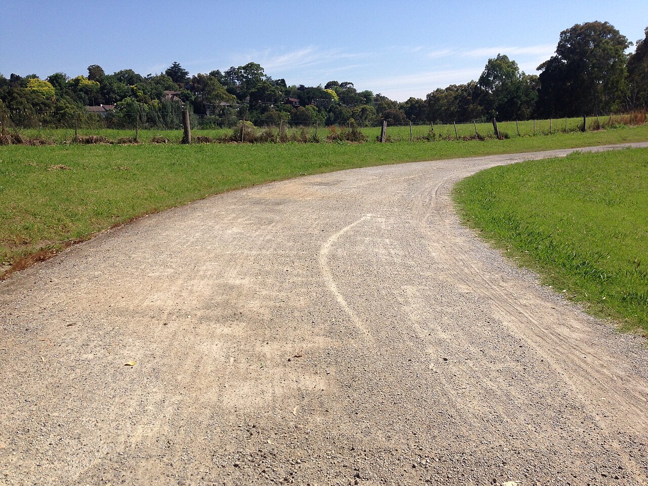Main Yarra Trail gravel path through grassland, East Ivanhoe