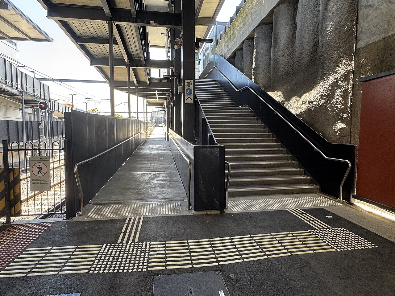 Ramp and stairs at McKinnon railway station