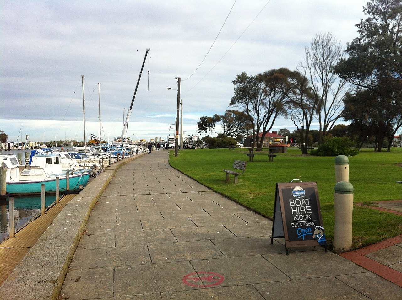 Path and moored boats along Mordialloc Creek