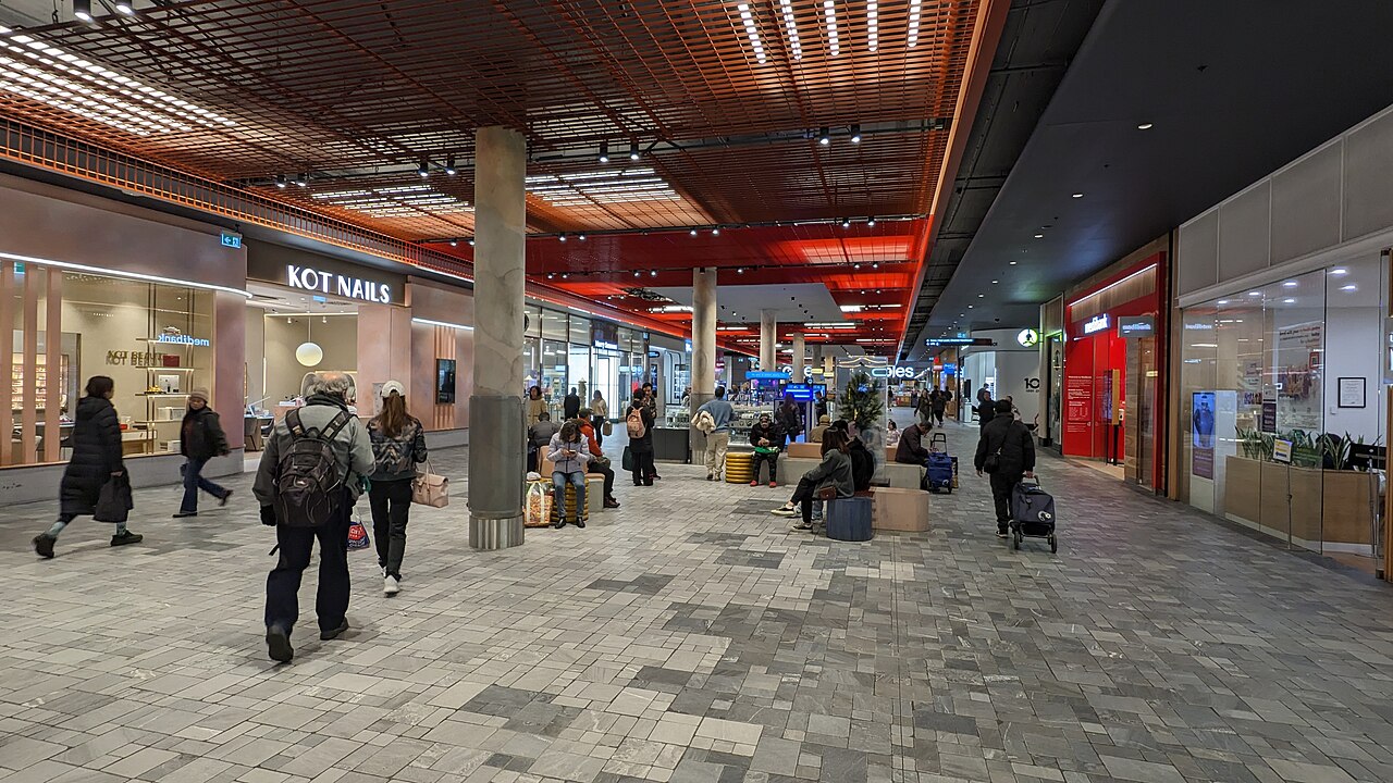 Newer extension of Box Hill Central with shoppers