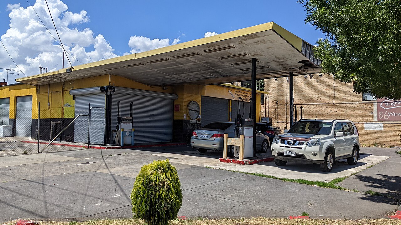 Old service station on Warwick Road