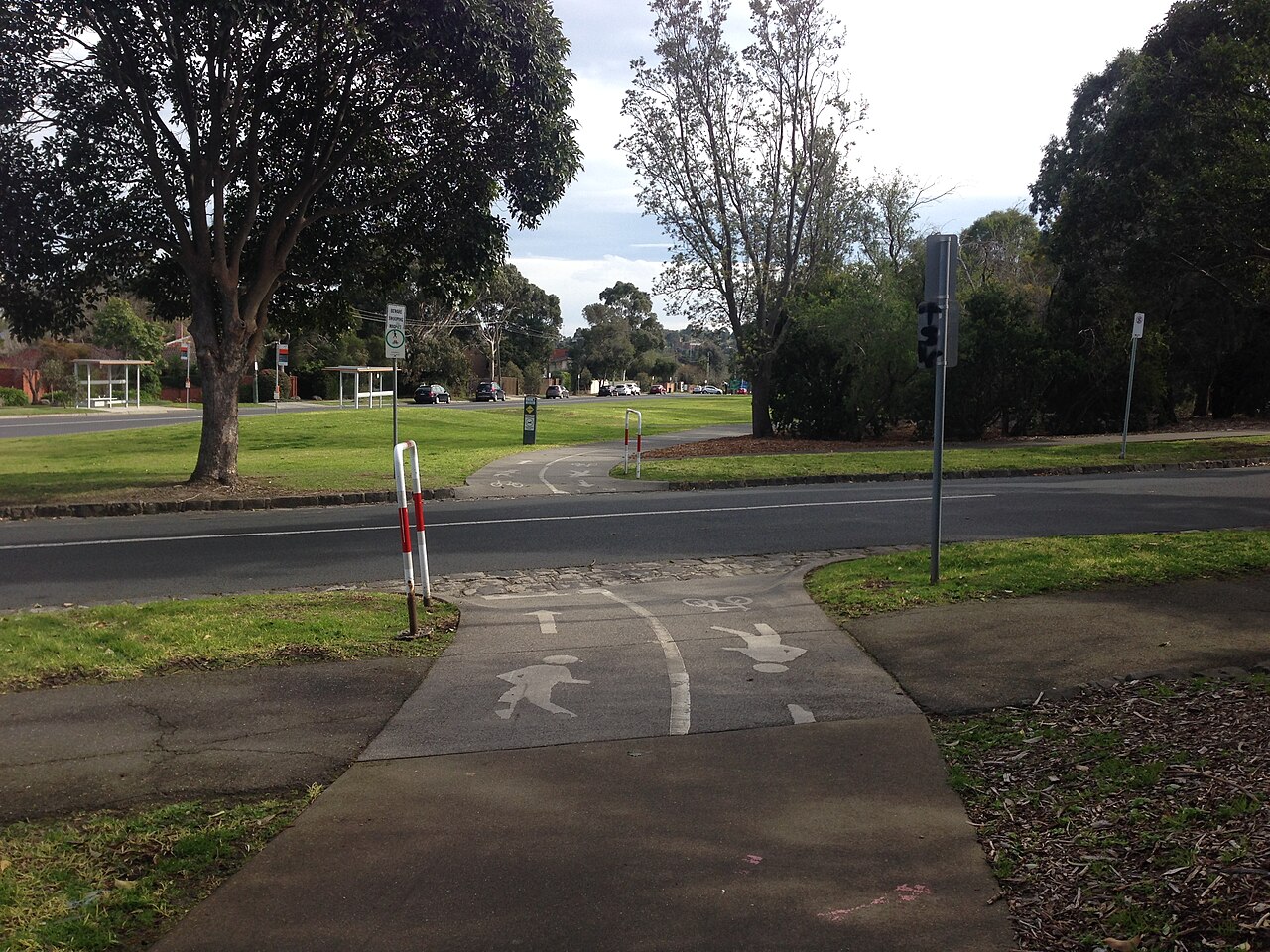 Outer Circle Trail crossing at Peel St