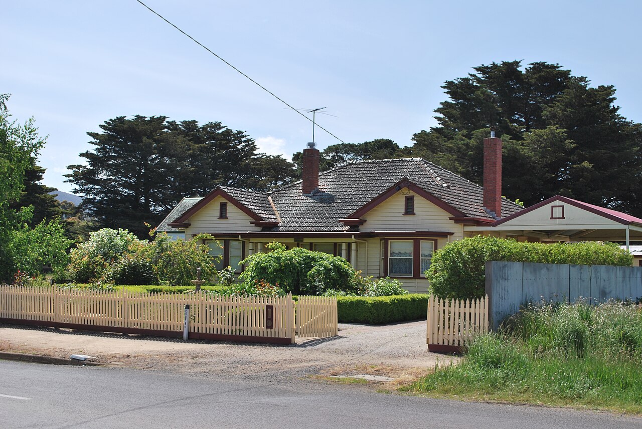 Weatherboard house with a garden in Riddells Creek