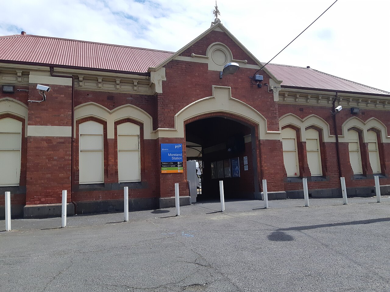 Brick entrance of Moreland railway station