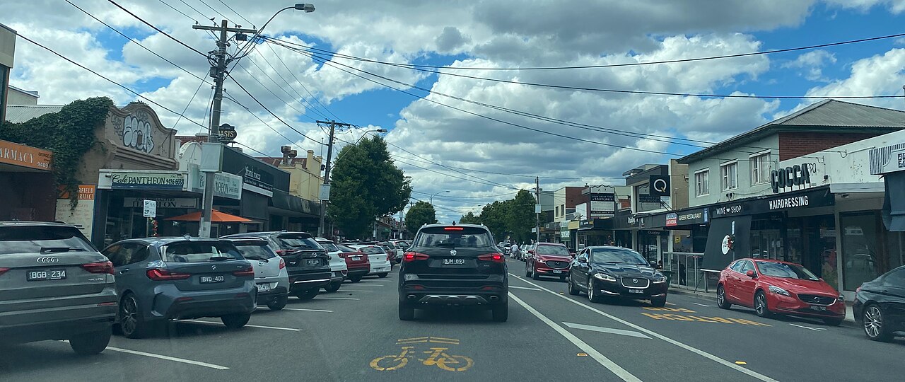 Shops and traffic on Station St, Fairfield