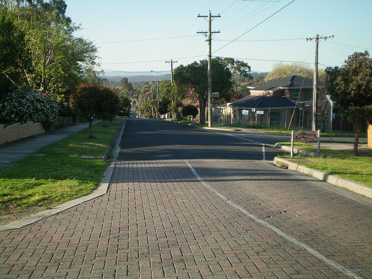 Quiet residential street in Lower Templestowe
