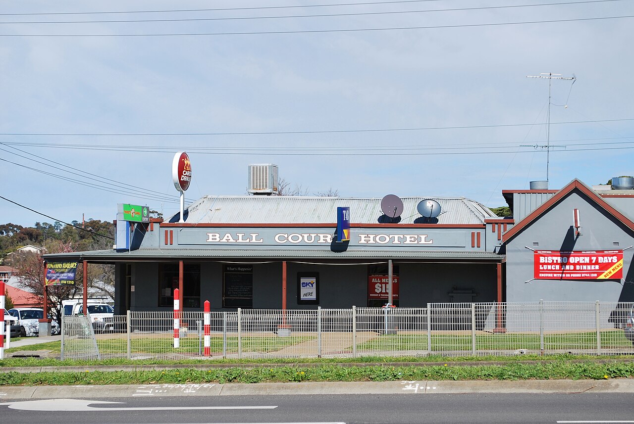 Sunbury Ball Court Hotel