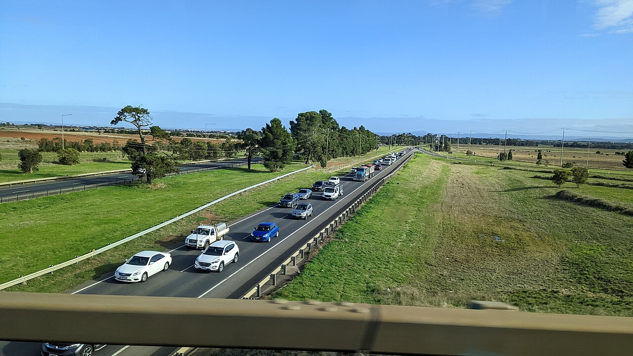 Traffic on the Western Freeway seen from Leakes Road