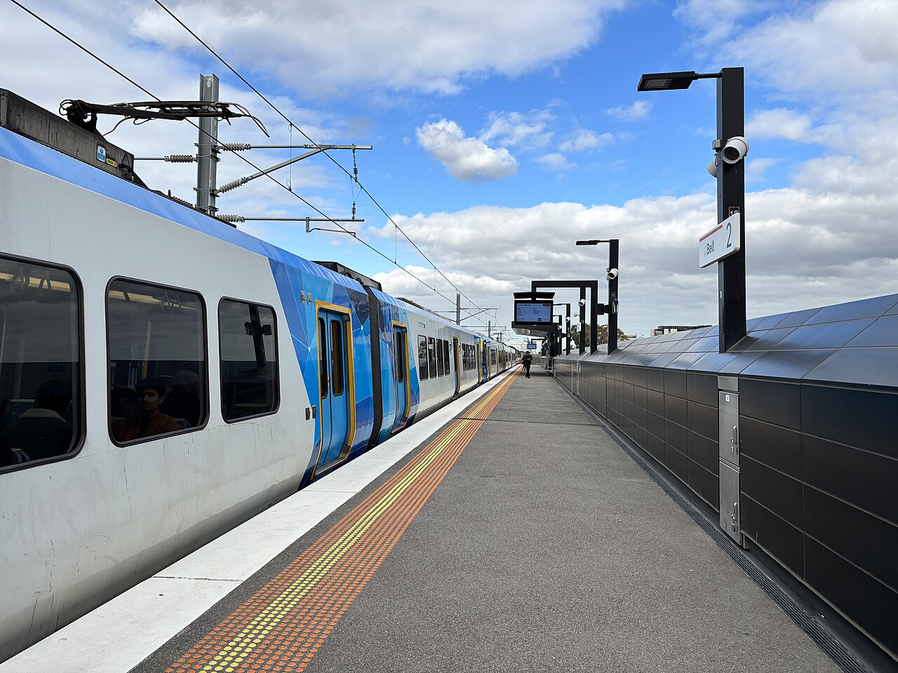 Train at platform 2 of Bell railway station