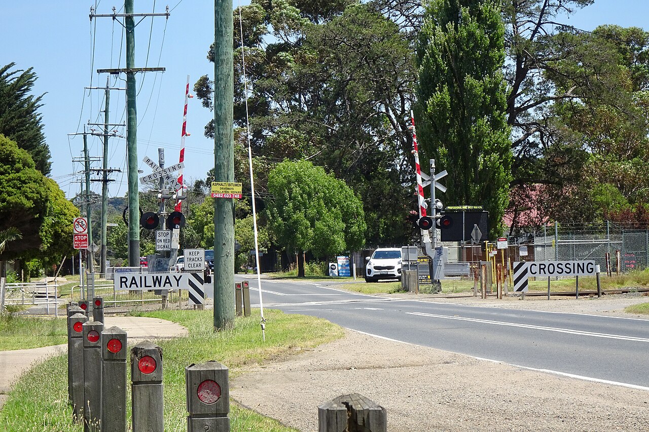 Tyabb level crossing with boom gates and signals