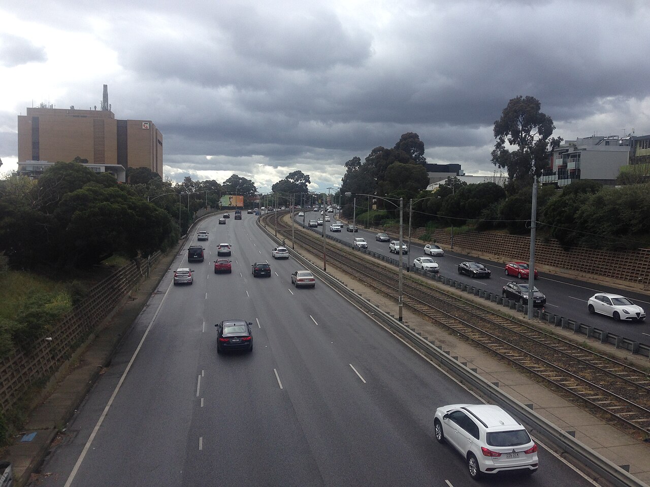 Traffic on Dandenong Road seen from the Upton Road bridge