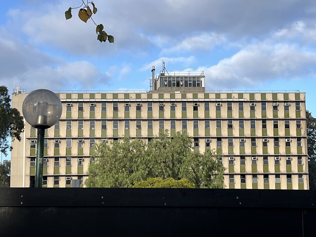 Mid-century VicRoads office building in Kew