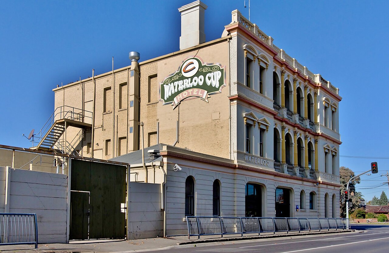 Waterloo Cup Hotel exterior