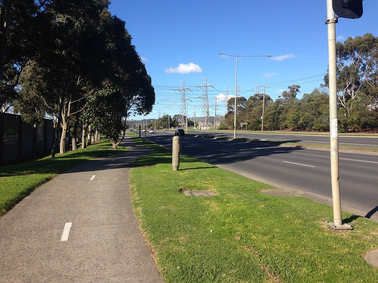 Wellington Road Trail shared path beside the road in Rowville