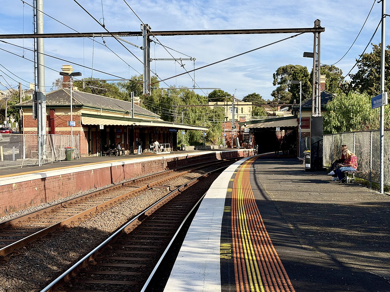 Platform at West Richmond railway station