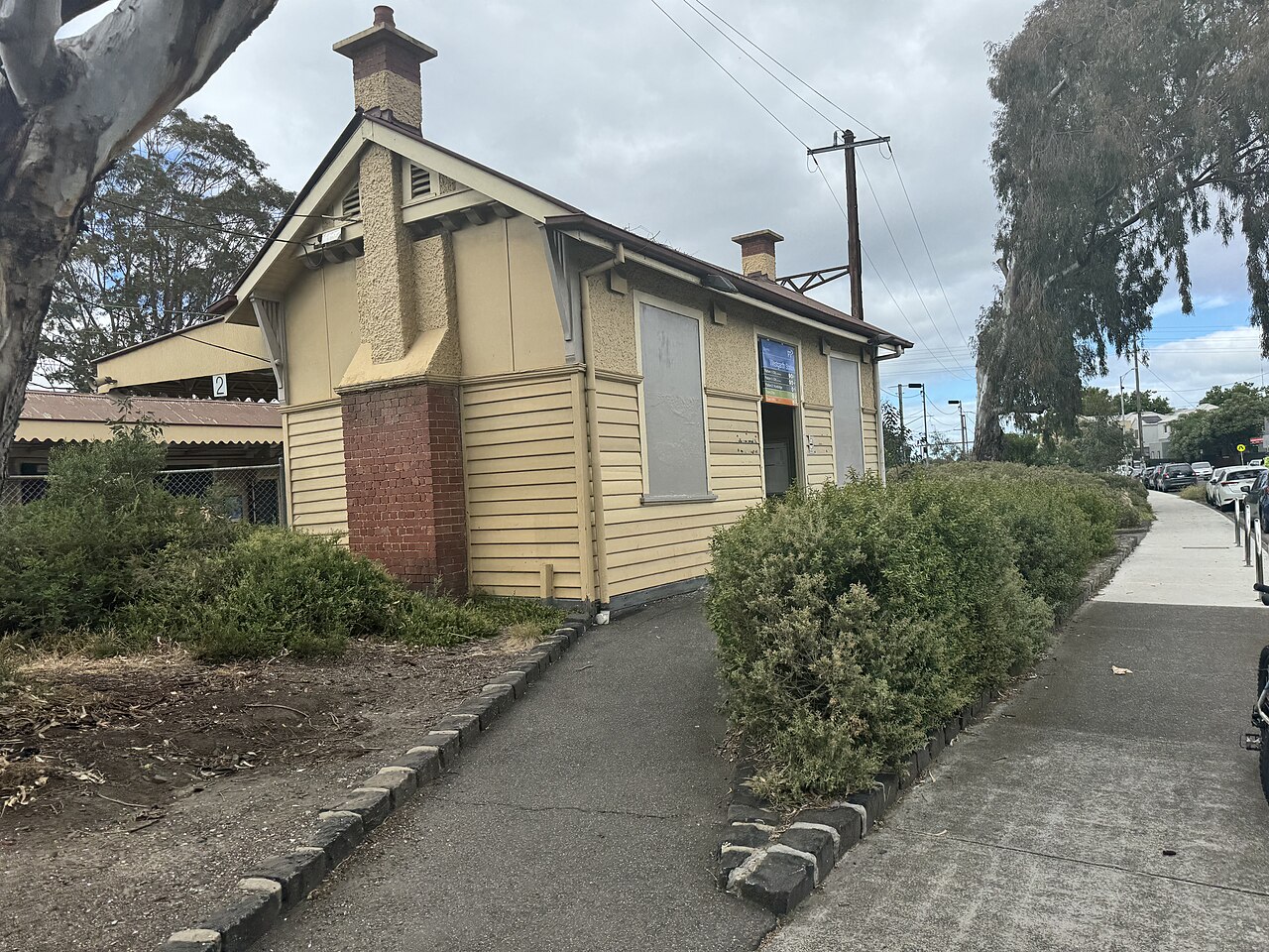Platform 2 building at Westgarth railway station