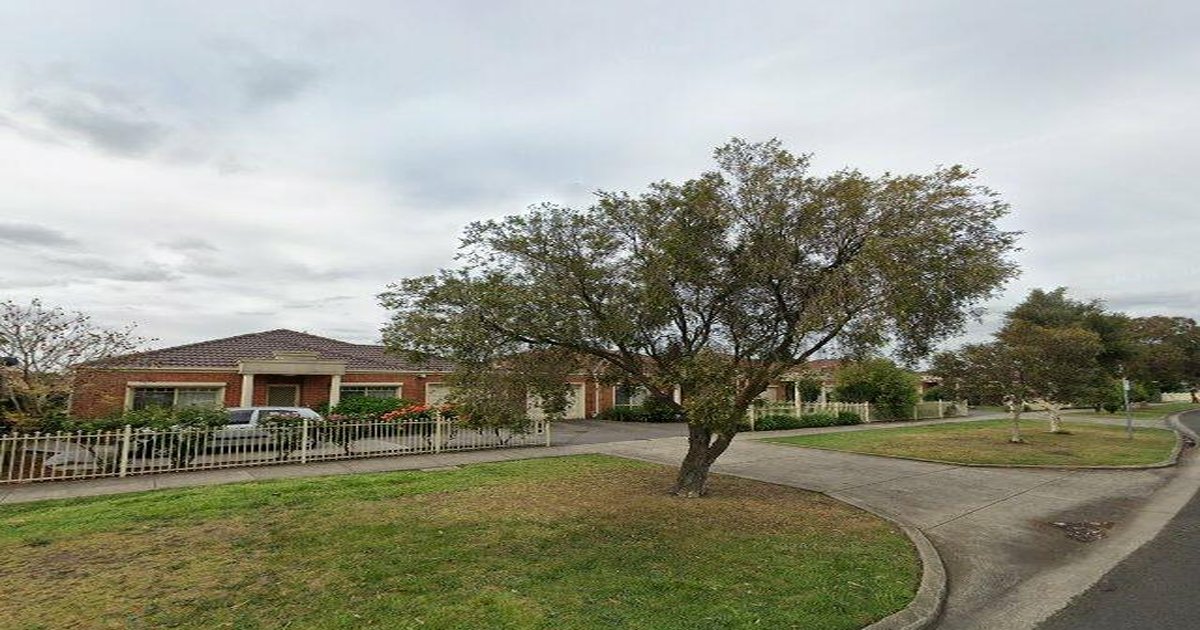 Moving to Hadfield — Practical Guide 2026