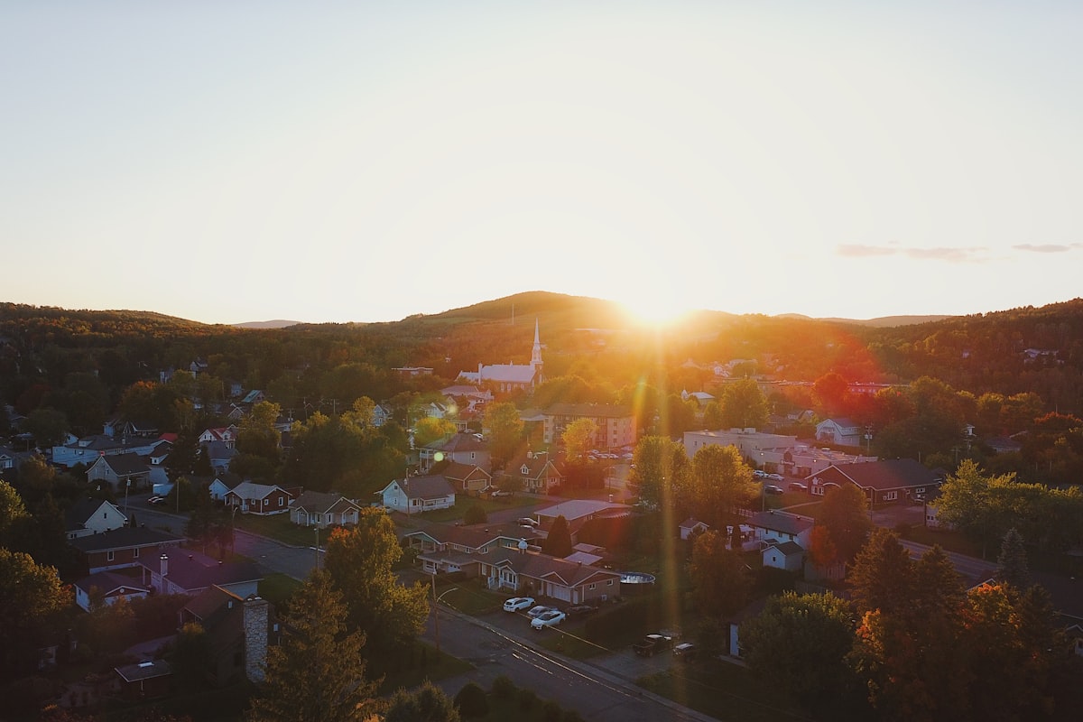 South Melbourne for Young Professionals 2026: Bars, Commute, and Cost Reality