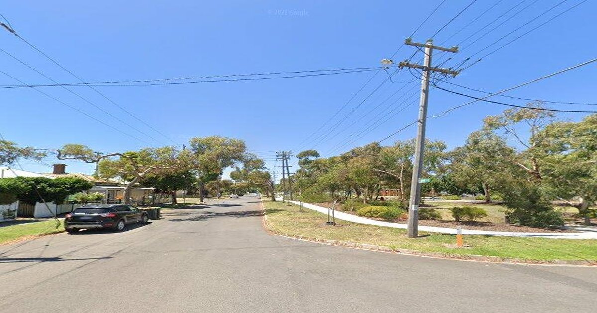 Spotswood Transport Guide (2026) — Trains, Trams, Buses