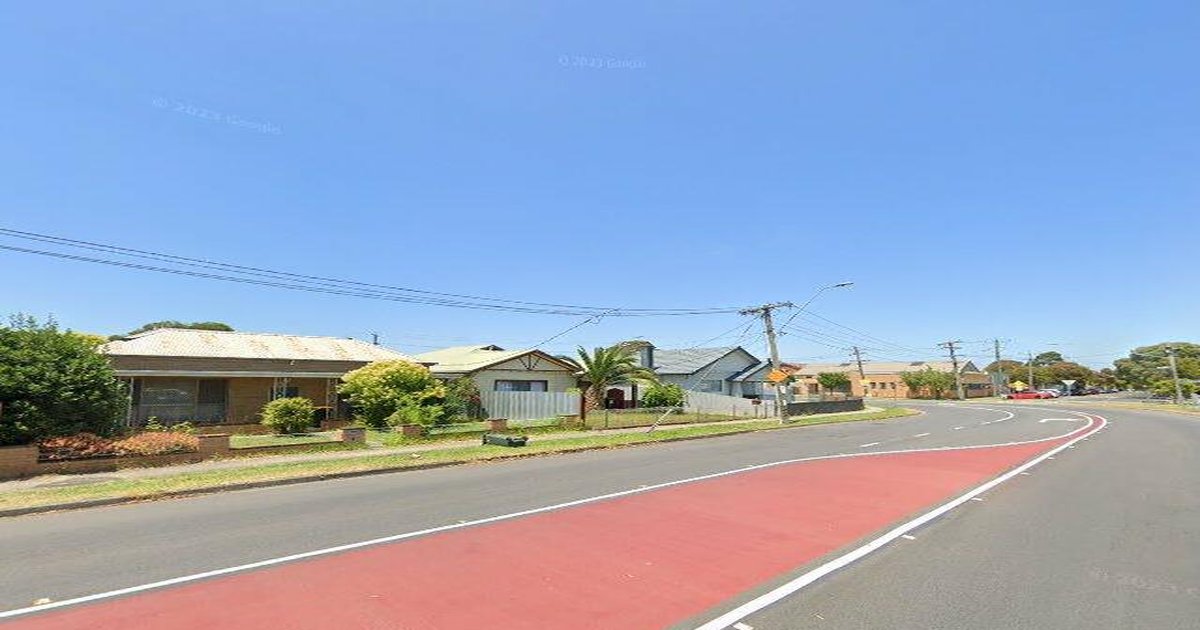 Sunshine Transport Guide (2026) — Trains, Trams, Buses